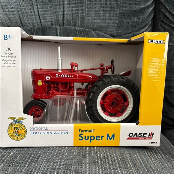 Farmall Super M Red Die-Cast Tractor Toy - Picture 1 of 6